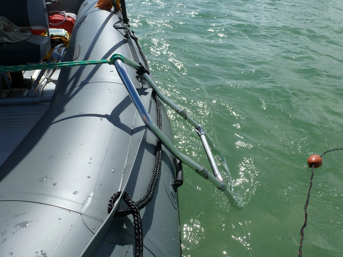 DELUXE FOLDABLE ALUMINUM SWIMMING LADDER FOR INFLATABLE BOAT CONVENIENT