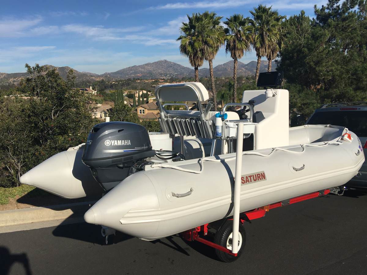 Saturn SD470 boat was outfitted with powerful 25HP Yamaha motor