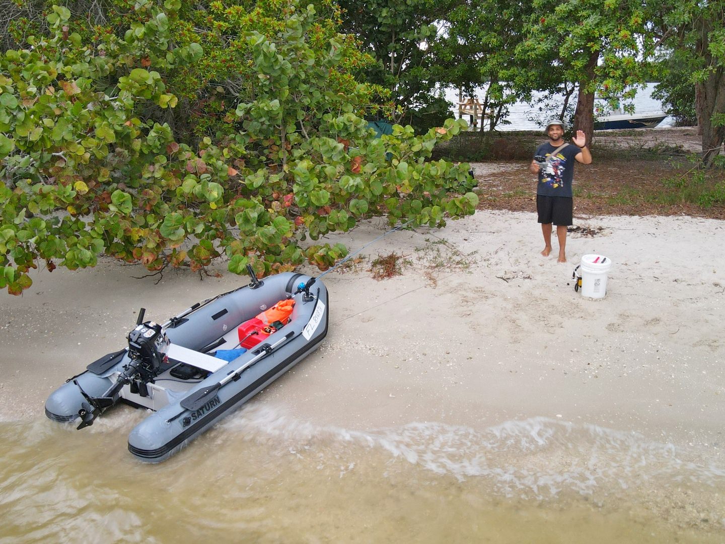 Enjoy The Waves With A Wholesale mini fishing boat 