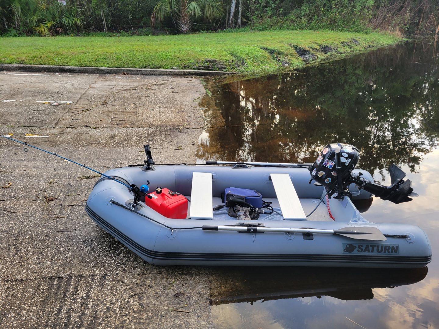 Enjoy The Waves With A Wholesale inflatable boat fishing