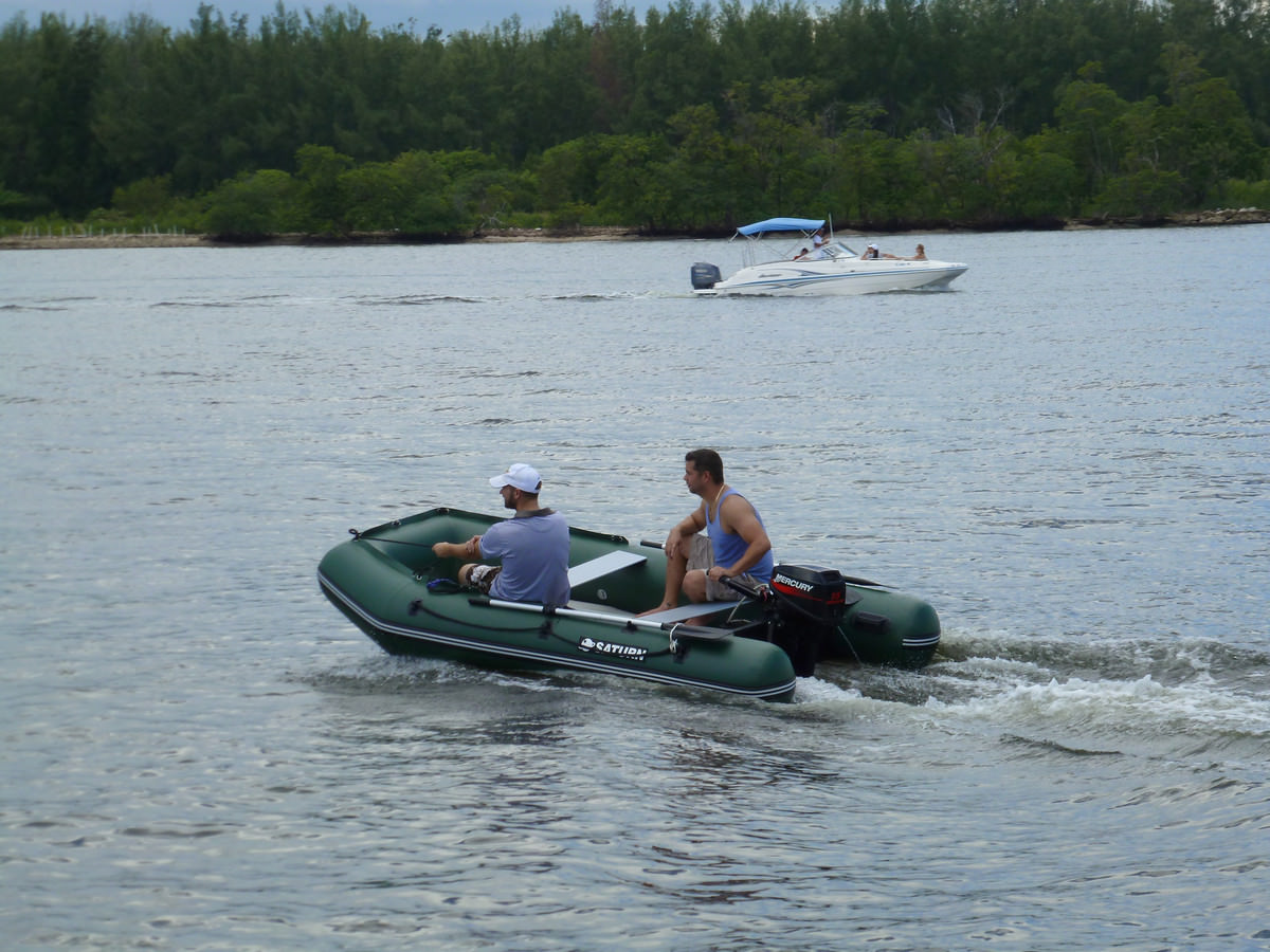 Saturn Inflatable Extra Wide Boat