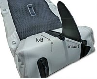 Removable fin installed on bottom of inflatable sup
