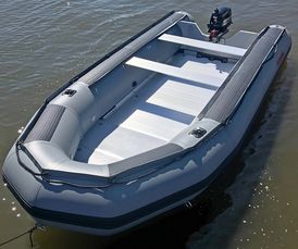 Heavy-Duty Saturn HD430 Boat