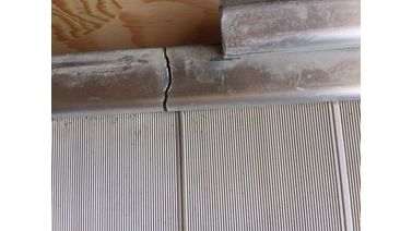 Inflatable boat floor crack