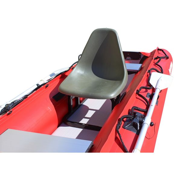 Seat installed on pedestal